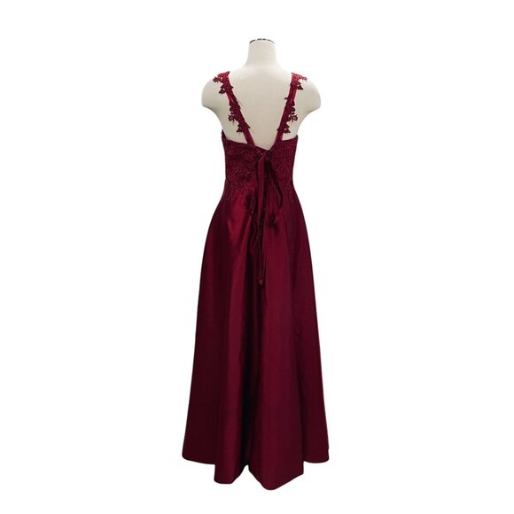 Elegant Burgundy Lace Appliqué Evening Dress Deep V-Neck Corset Back Formal Gown - Picture 7 of 9